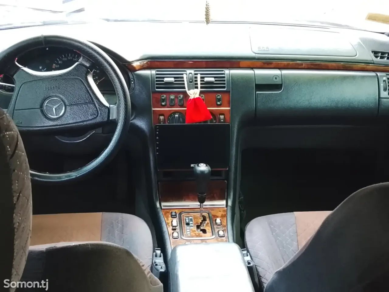 Mercedes-Benz E class 1999 · 2.4 AT