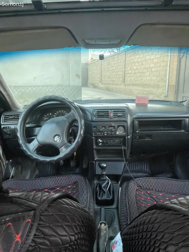 Opel Vectra A 1991 · 1.6 MT