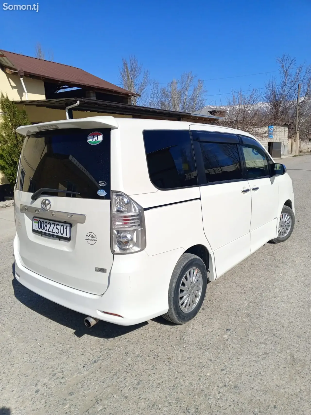 Toyota Voxy 2009 · 2.0 AT