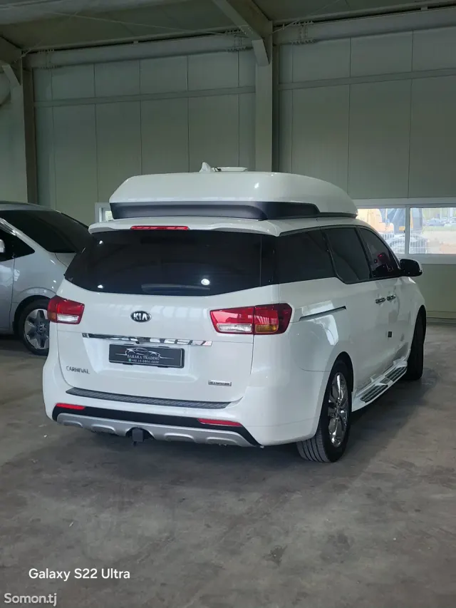 Kia Carnival 2017 · 2.2 AT