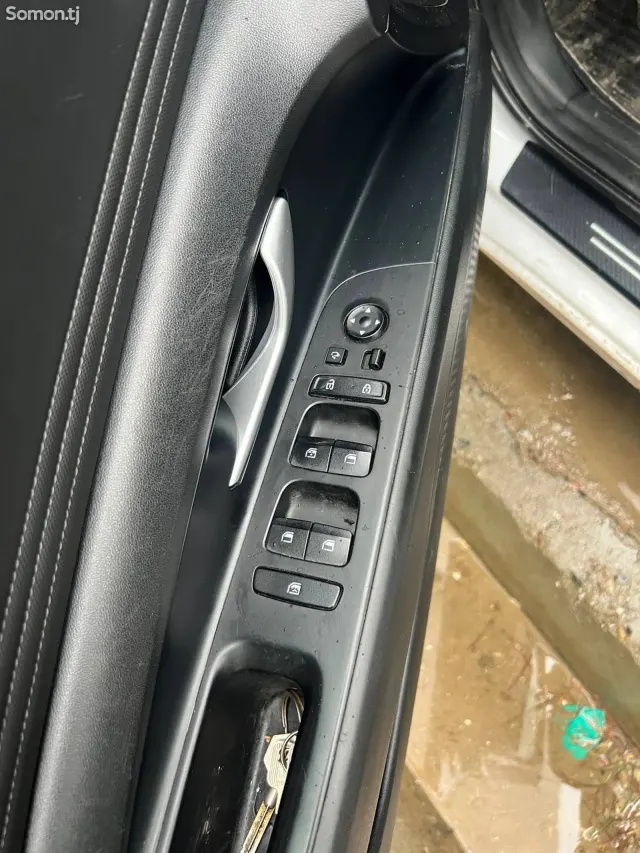 Hyundai Elantra 2023 · 2.0 AT