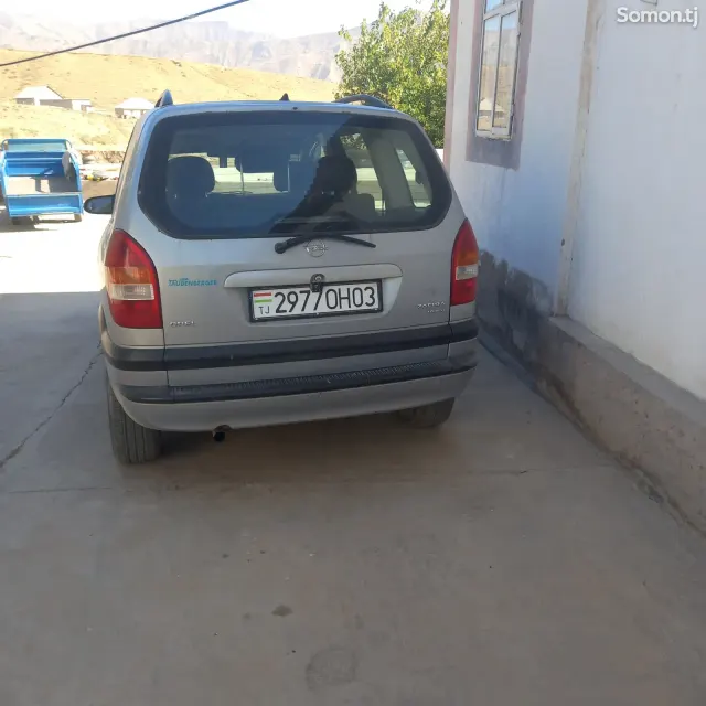 Opel Zafira 1999 · 1.8 MT