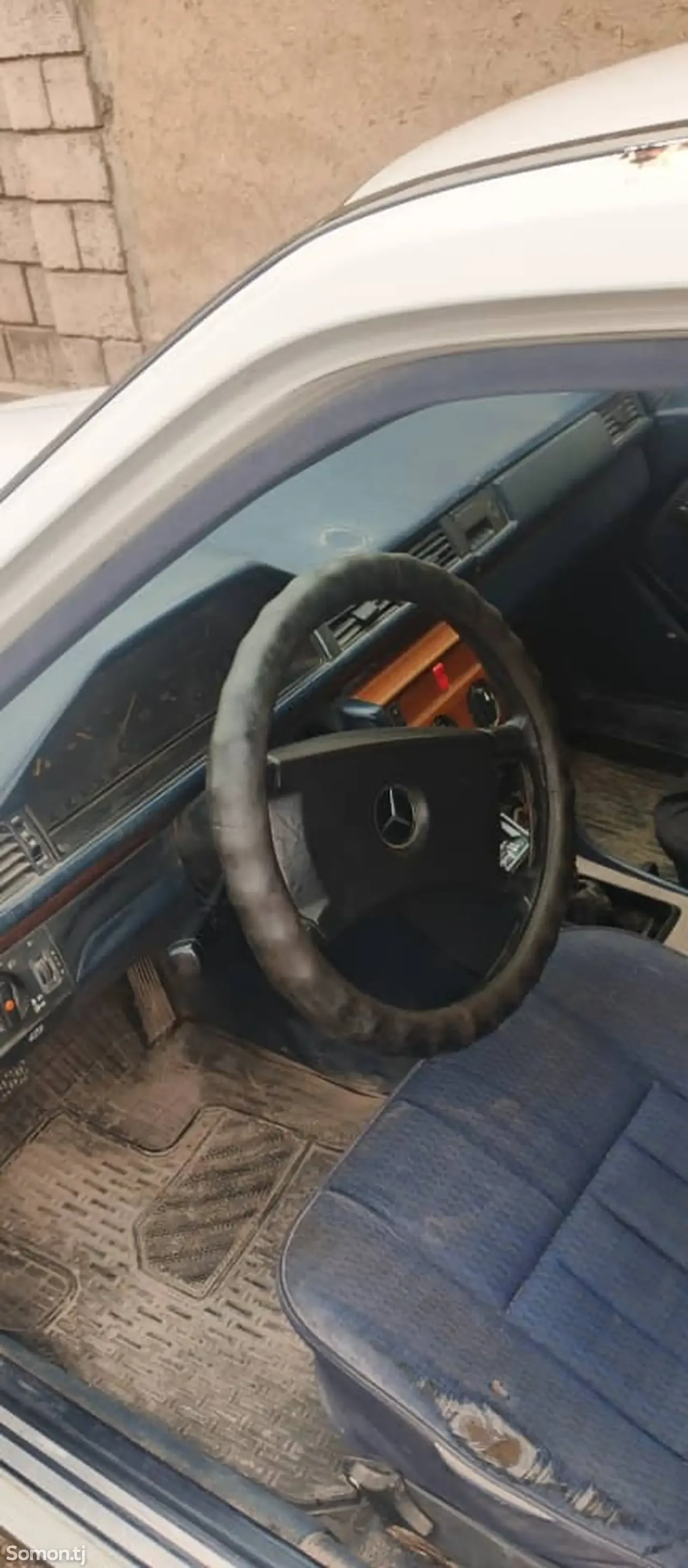 Mercedes-Benz W124 1990 · 1.9 MT