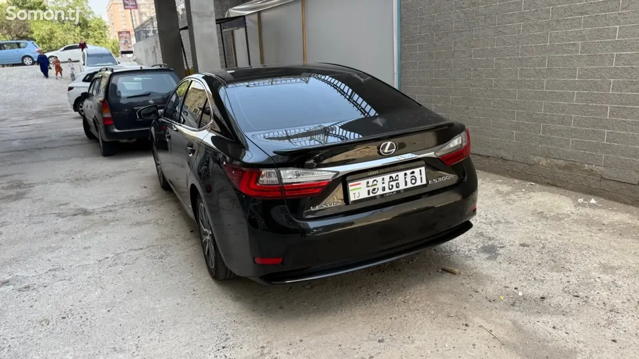 Lexus ES series 2016 · 2.5 AT