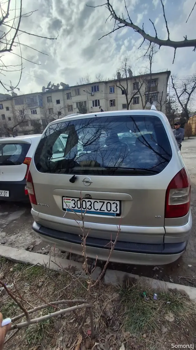 Opel Zafira 2004 · 1.8 MT