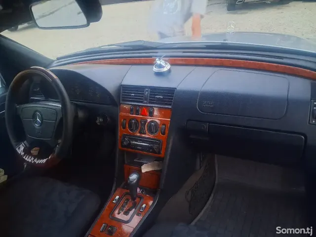 Mercedes-Benz C class 2000 · 2.4 AT