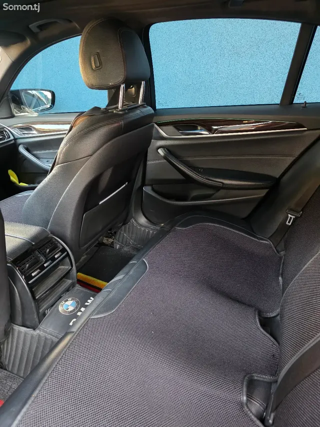BMW 5 series 2019 · 2.0 AT