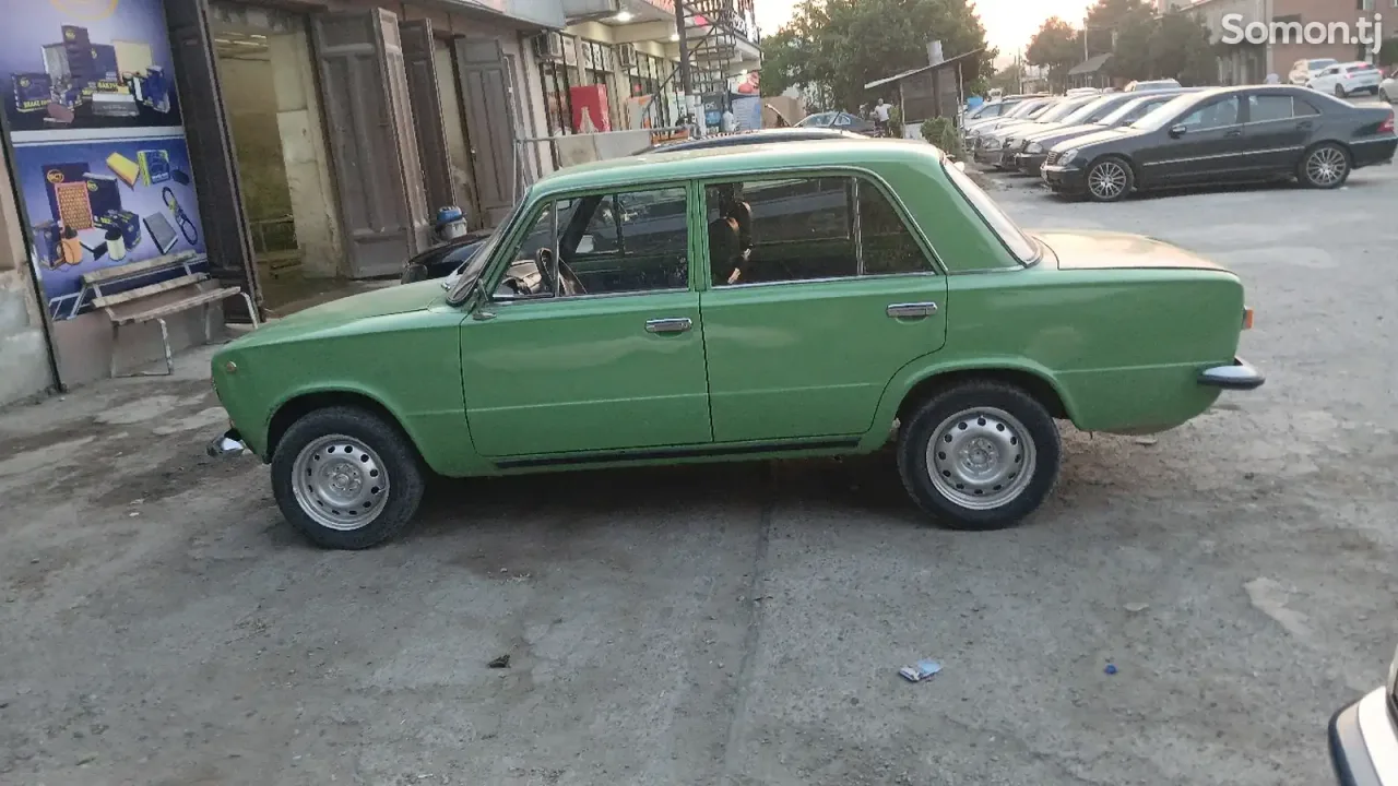 Lada (ВАЗ) 2111 1984 · 1.5 MT
