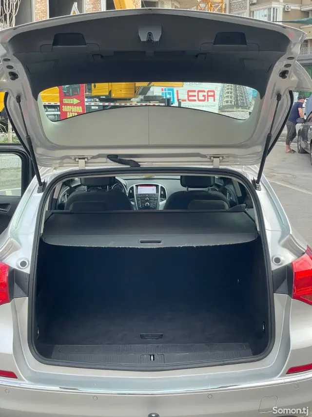 Opel Astra J 2014 · 1.7 MT