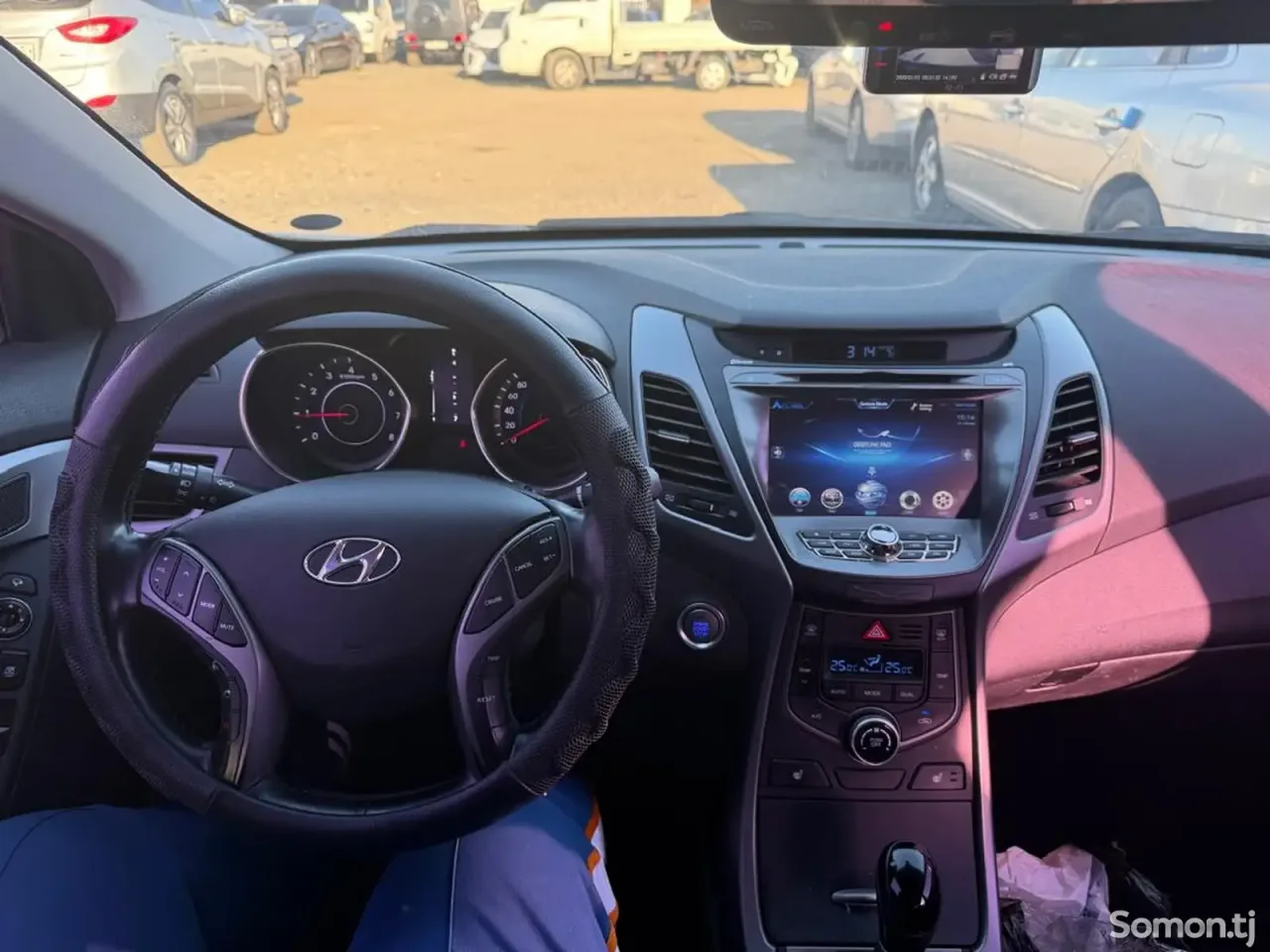 Hyundai Avante 2015 · 1.6 AT