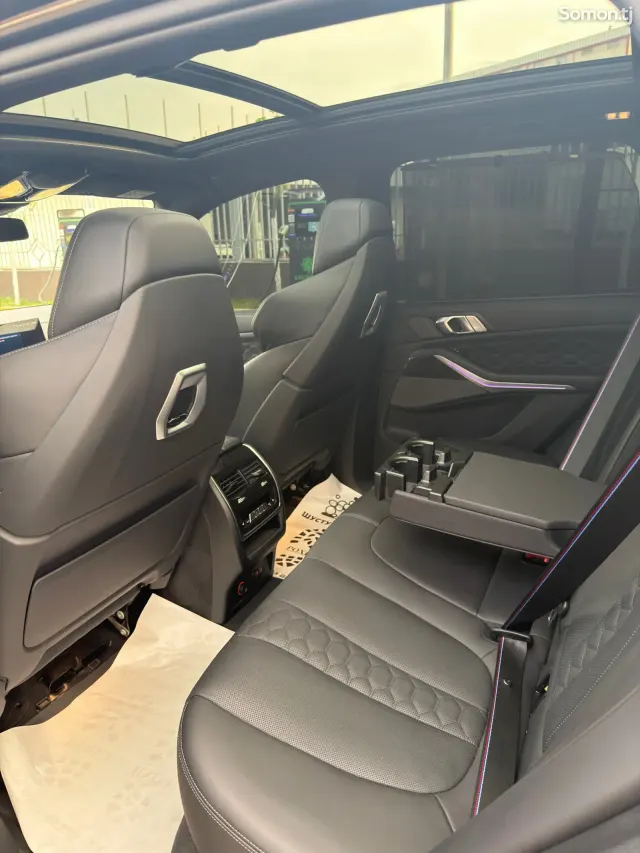 BMW X5 M 2024 · 4.4 AT