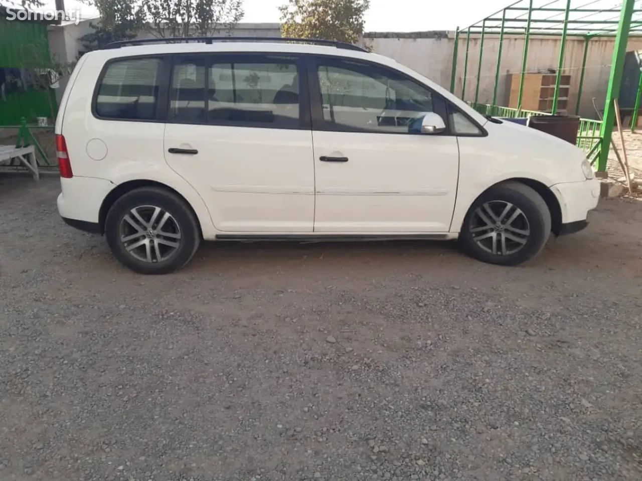 Volkswagen Touran 2006 · 1.9 MT