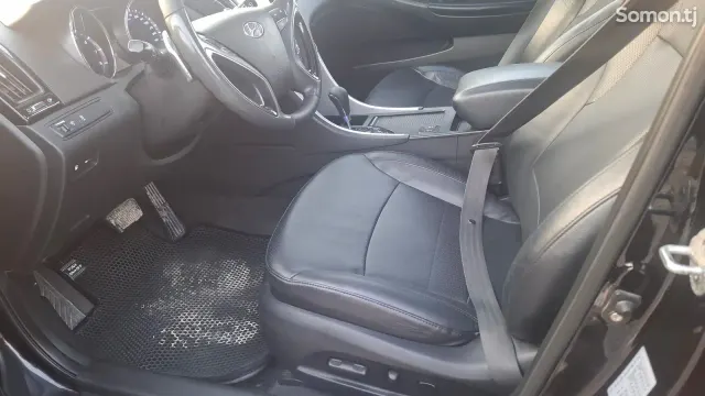Hyundai Sonata 2011 · 2.0 AT