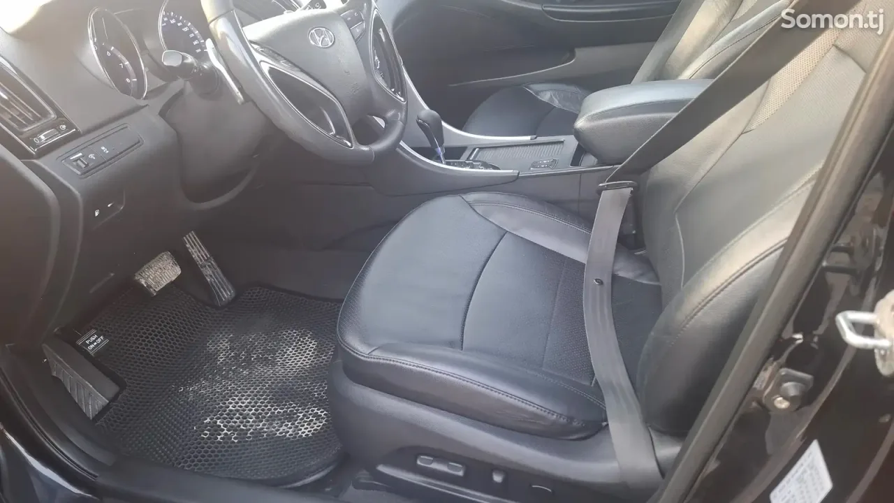 Hyundai Sonata 2011 · 2.0 AT