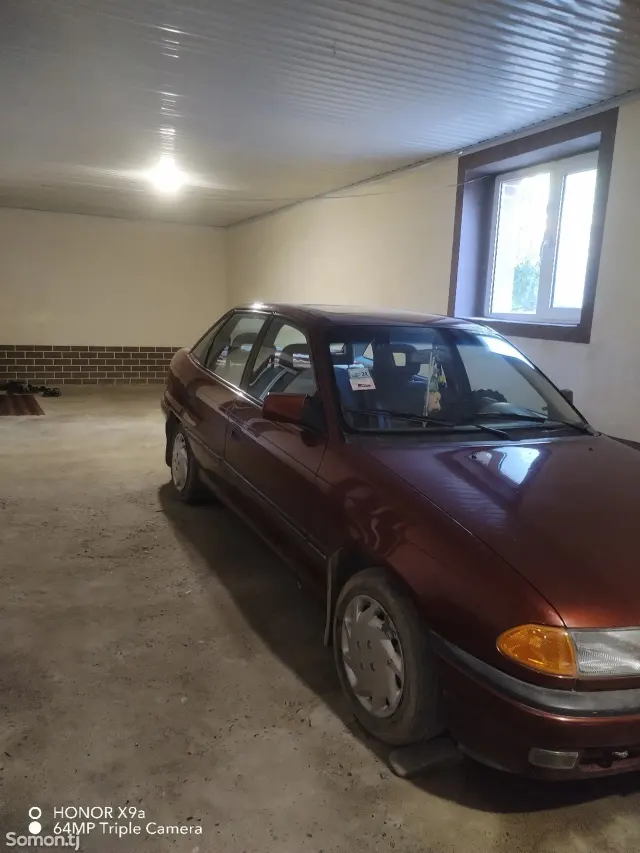 Opel Astra F 1993 · 1.8 MT