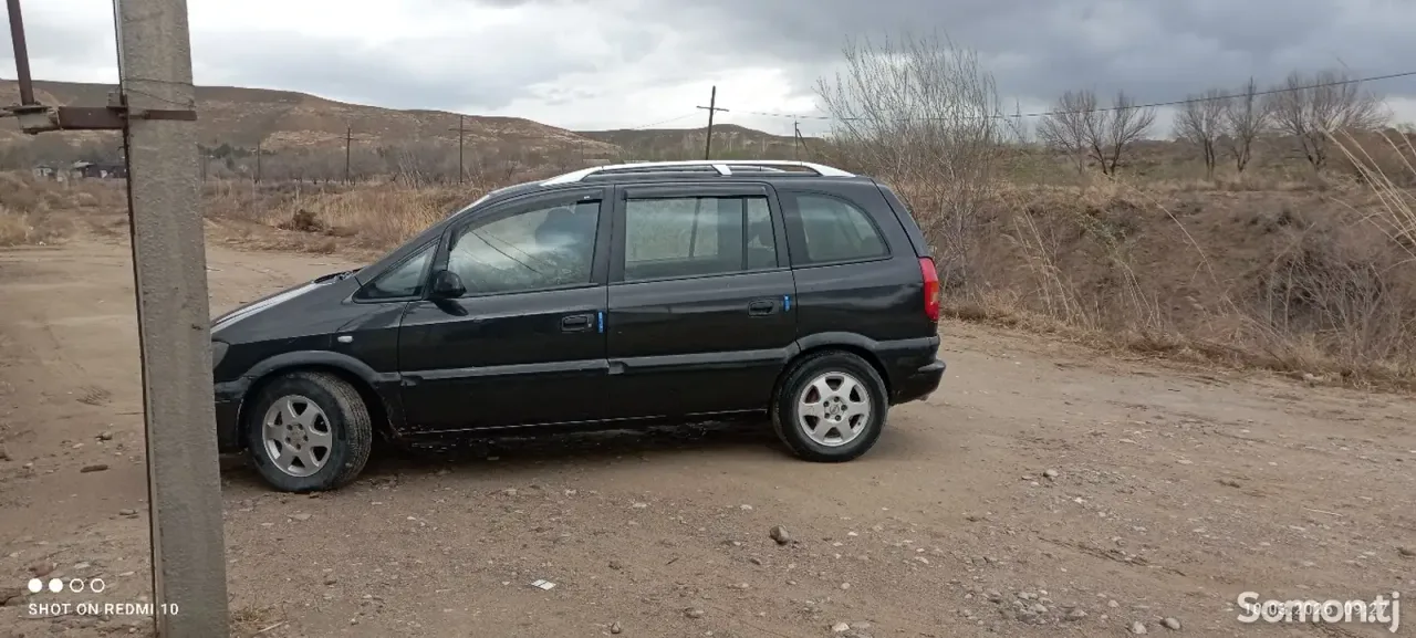 Opel Zafira 2000 · 1.6 MT
