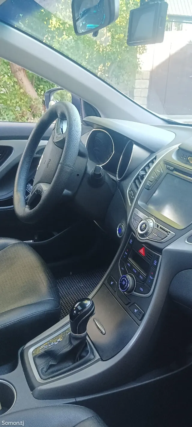 Hyundai Avante 2014 · 1.6 AT