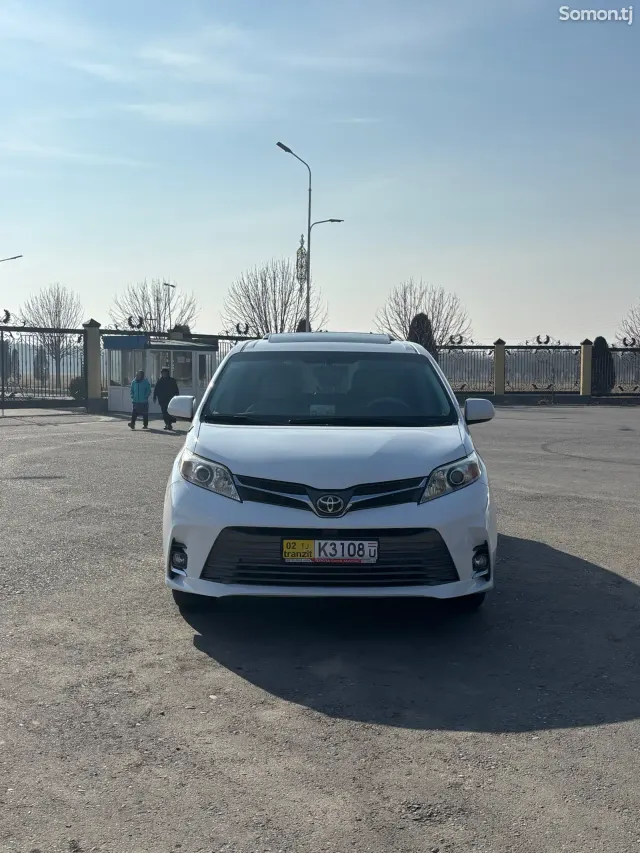 Toyota Sienna 2014 · 3.5 AT