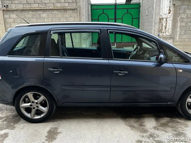 Opel Zafira 2006 · 2.2 AT