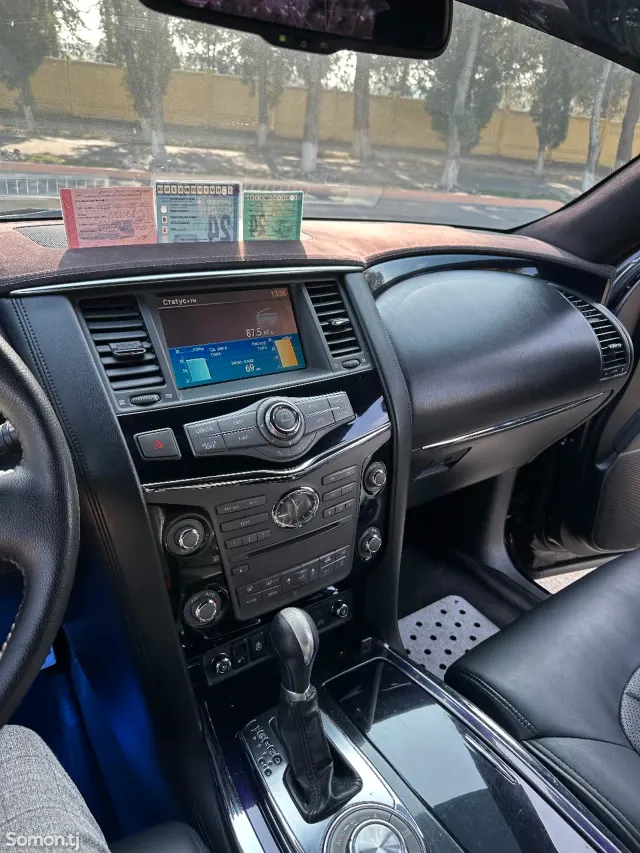 Infiniti QX series 2010 · 5.6 AT