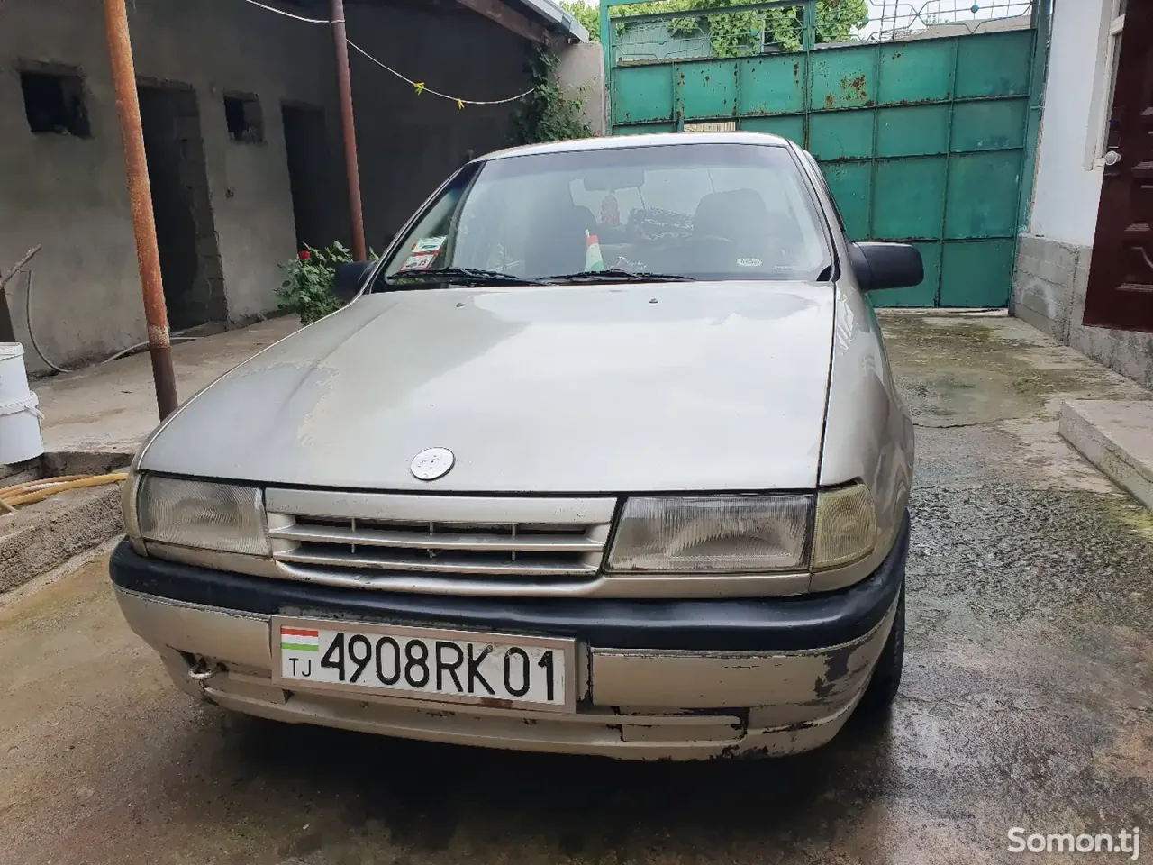 Opel Vectra A 1991 · 1.6 MT
