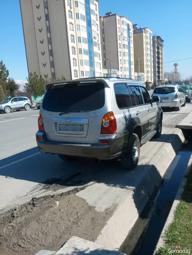 Hyundai Terracan 2002 · 2.5 MT