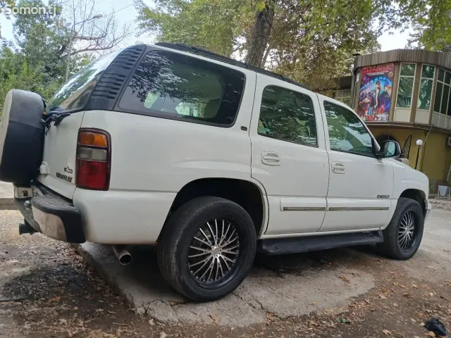 Chevrolet Tahoe 2004 · 5.3 AT