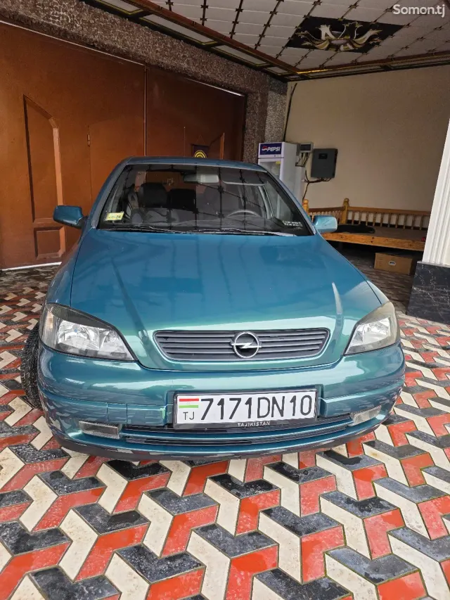 Opel Astra G 2001 · 1.6 MT