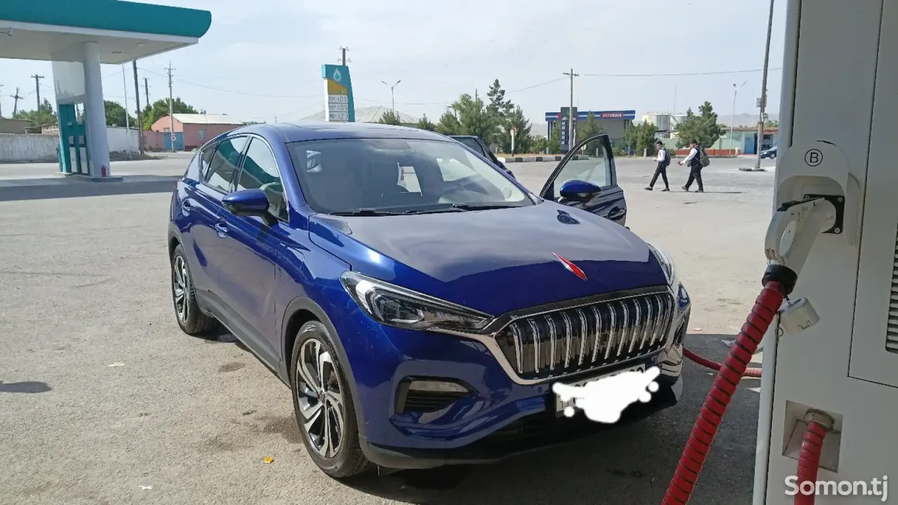 Hongqi E-HS3 2019 · AT