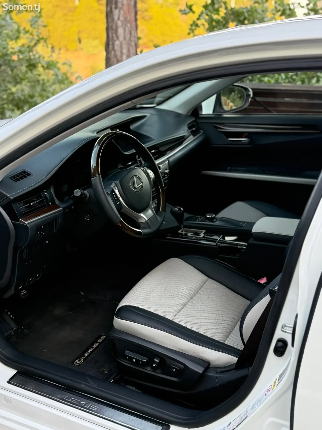 Lexus ES series 2015 · 3.5 AT