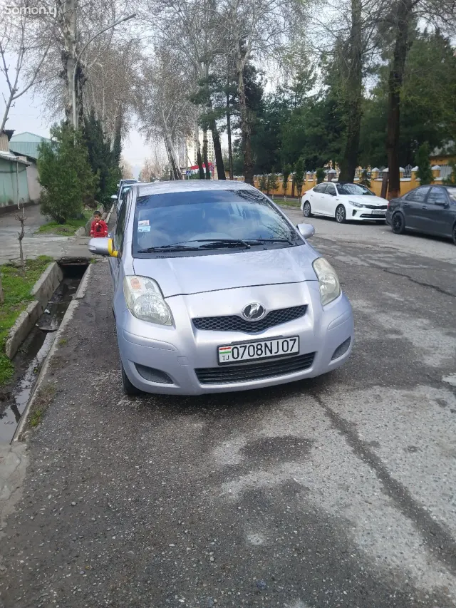 Toyota Vitz 2009 · 1.1 AT