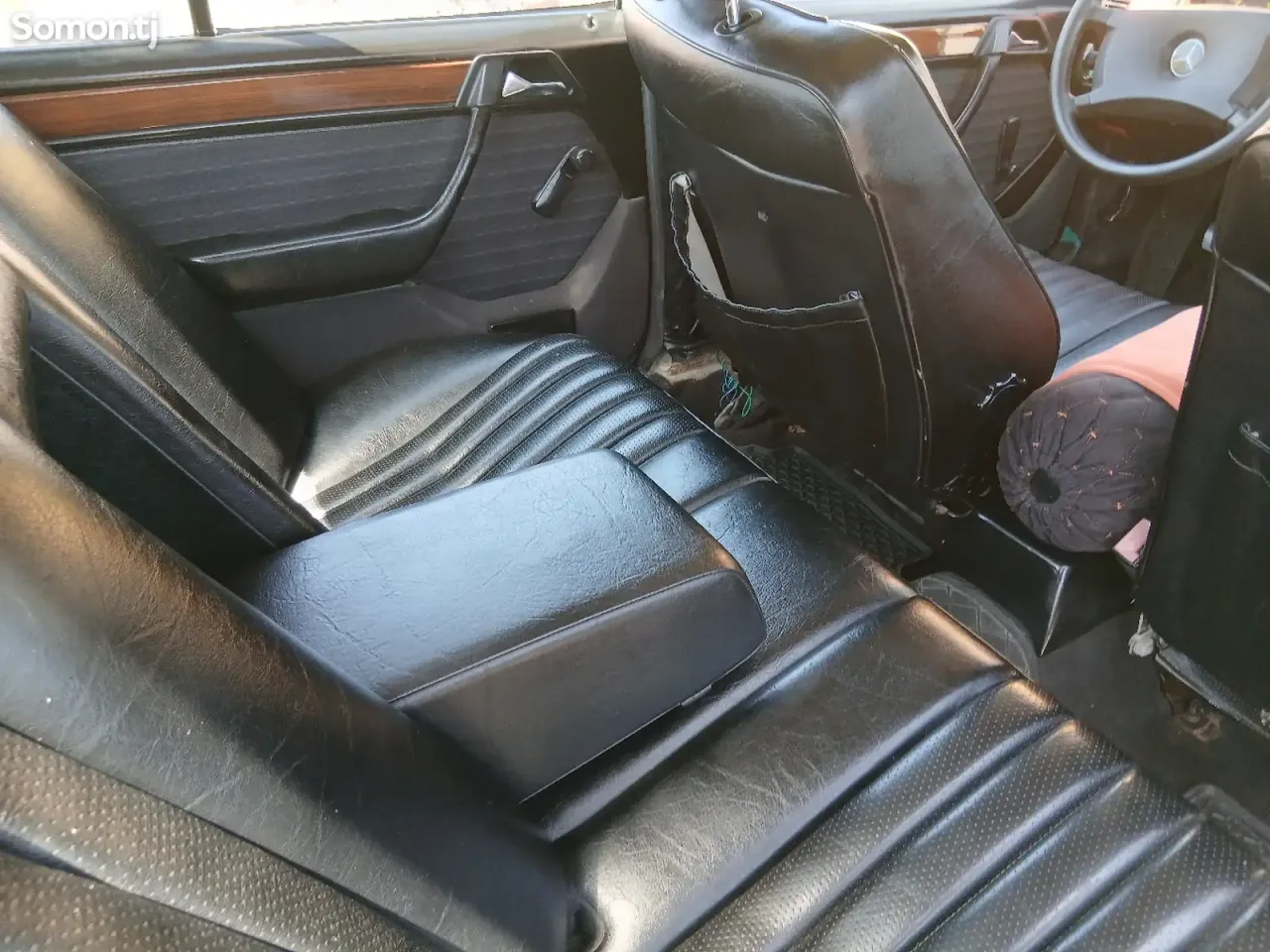 Mercedes-Benz W124 1990 · 2.2 MT
