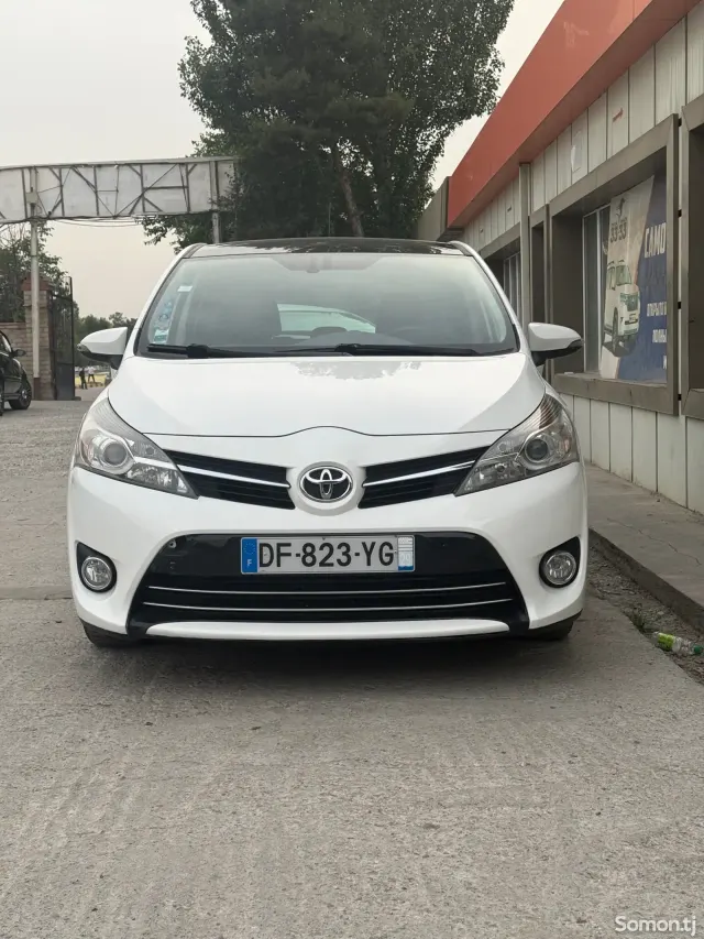 Toyota Verso 2014 · 1.6 MT