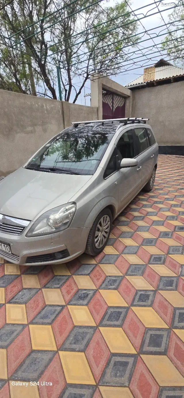 Opel Zafira 2006 · 2.2 MT
