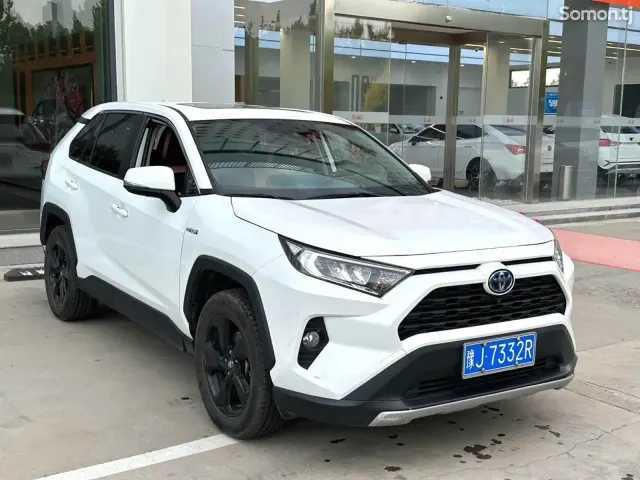 Toyota RAV 4 2021 · 2.5 AT