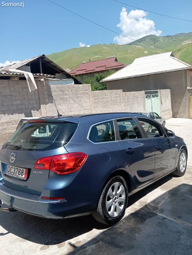 Opel Astra J 2015 · 1.4 MT