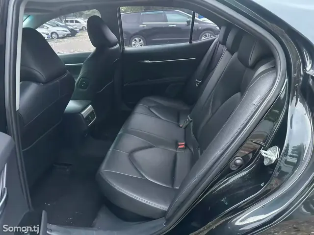 Toyota Camry 2020 · 2.5 AT