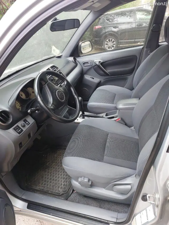 Toyota RAV 4 2002 · 2.4 AT