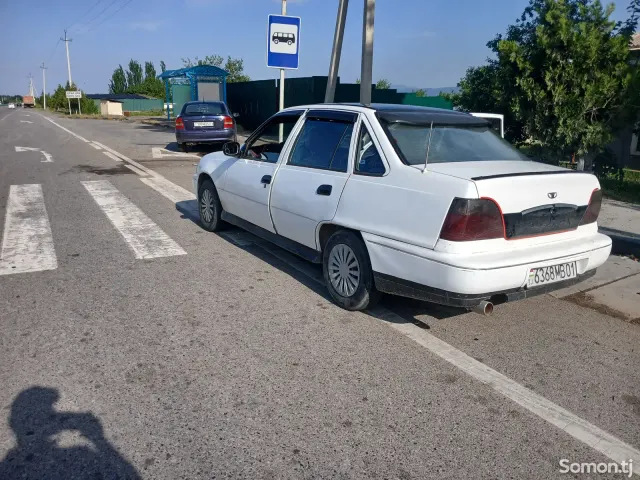 Daewoo Nexia 1995 · 1.6 MT