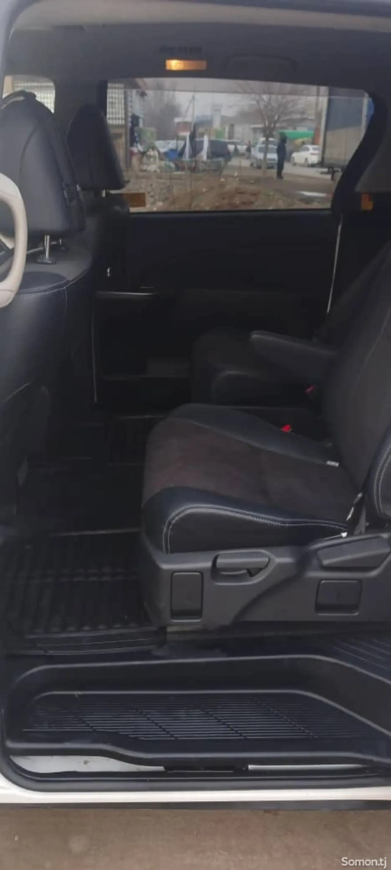 Toyota Estima 2014 · 2.4 AT