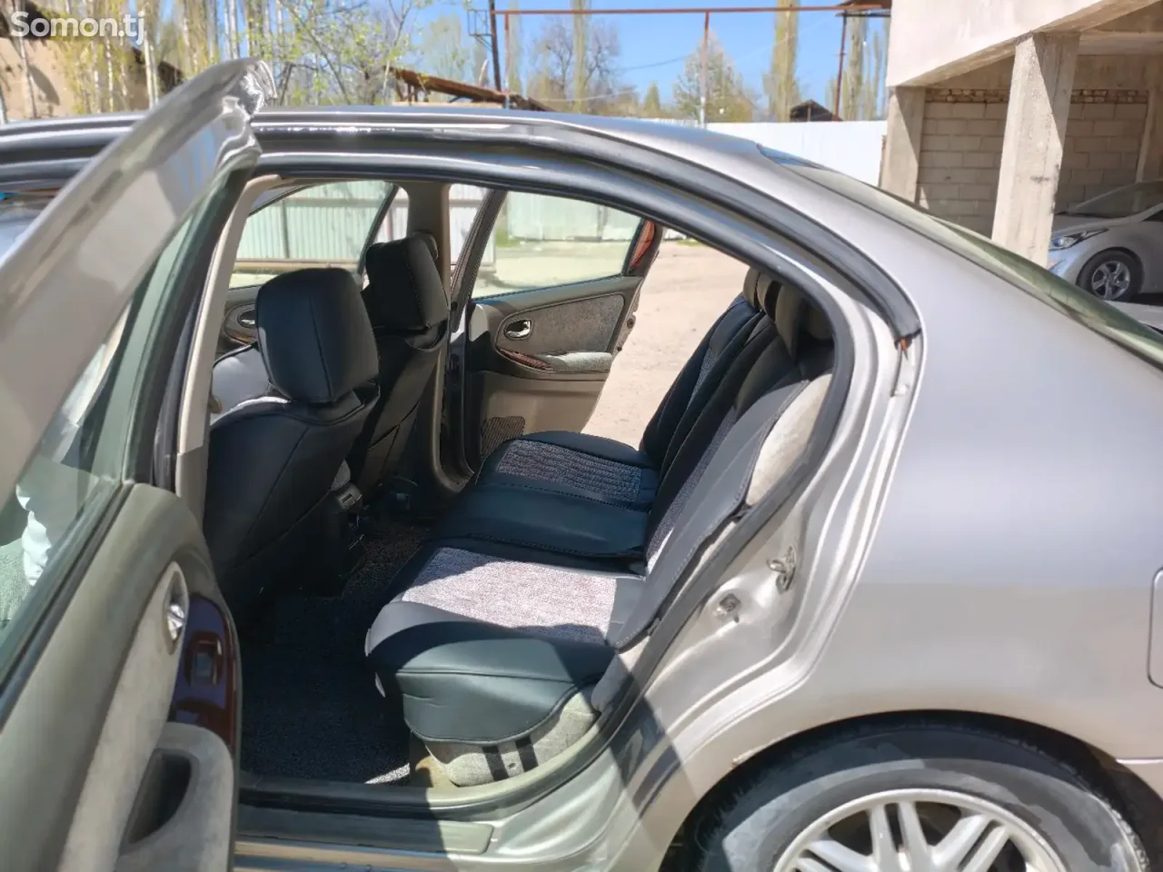 Nissan Maxima 2000 · 2.5 AT