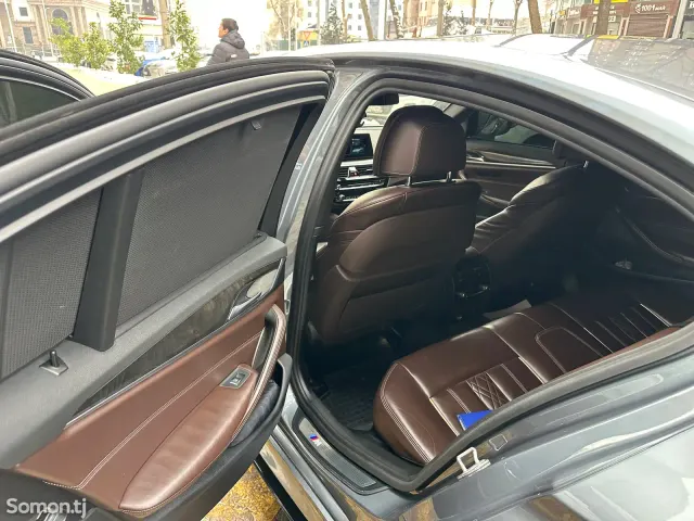 BMW 5 series 2018 · 3.0 AT