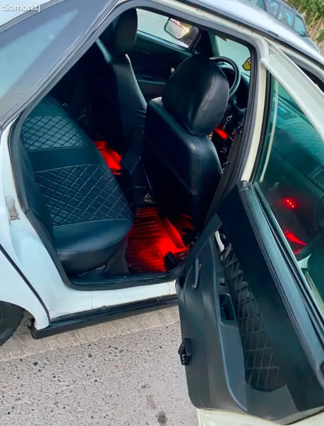 Lada (ВАЗ) Priora 2013 · 1.6 MT