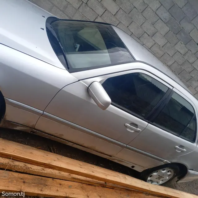 Mercedes-Benz C class 1994 · 2.2 MT