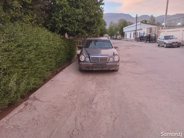 Mercedes-Benz E class 1996 · 2.3 MT