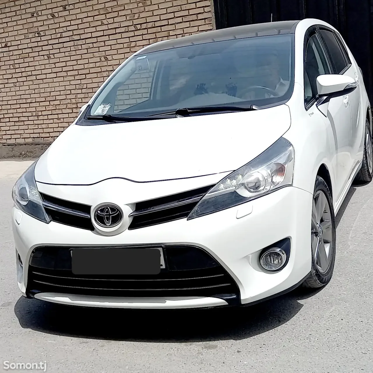 Toyota Verso 2015 · 1.6 MT
