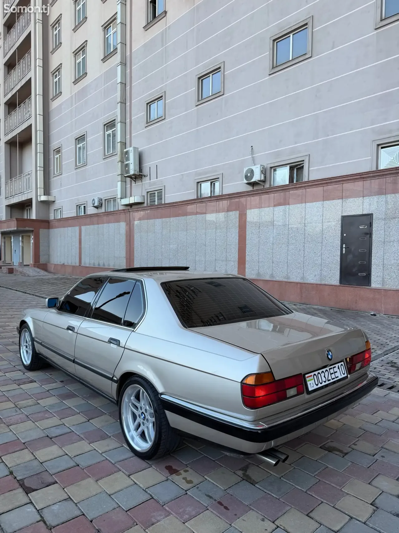 BMW 7 series 1994 · 3.2 MT