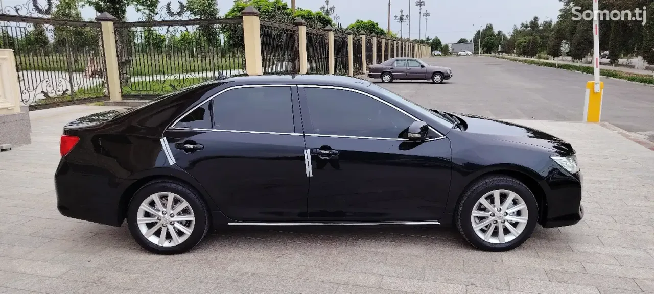 Toyota Camry 2014 · AT