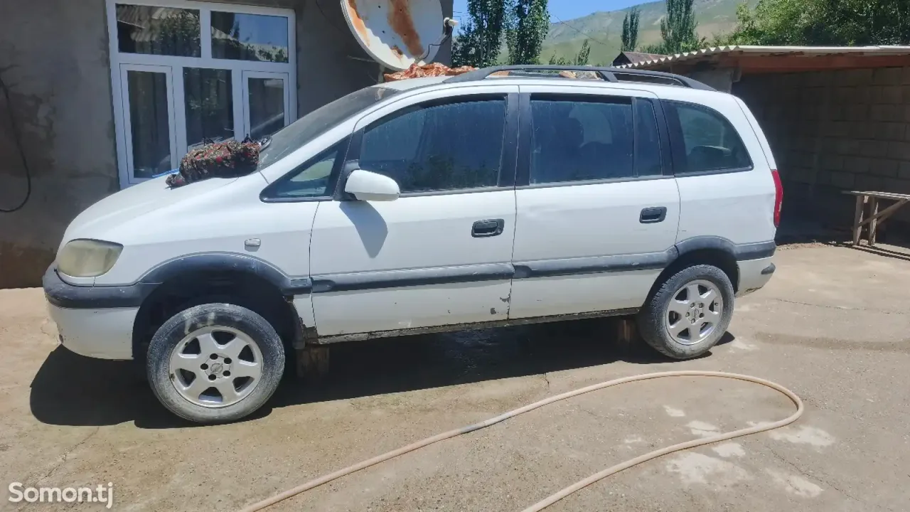 Opel Zafira 1999 · 1.6 MT