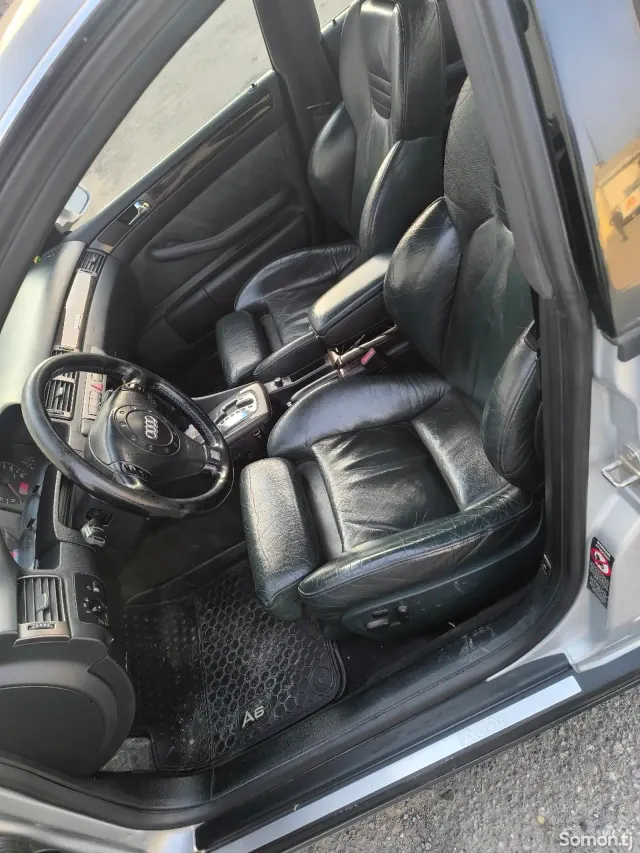 Audi A6 2001 · 2.5 AT